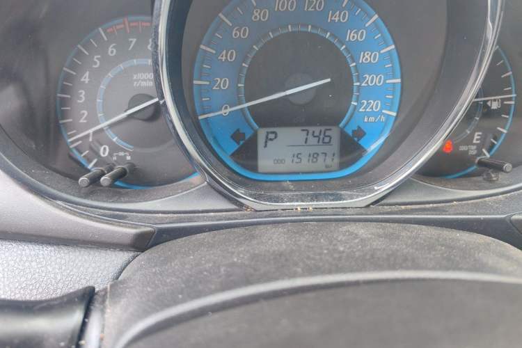 Used Toyota YARiS L Zhi Xuan 2015 1.5E Automatic Charm Edition Odometer Close Up