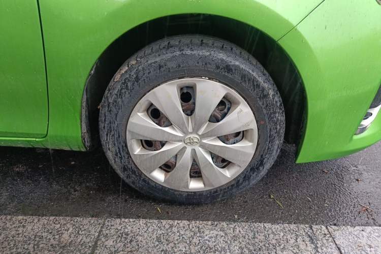 Used Toyota YARiS L Zhi Xuan 2015 1.5E Automatic Charm Edition Right Front Wheel Hub