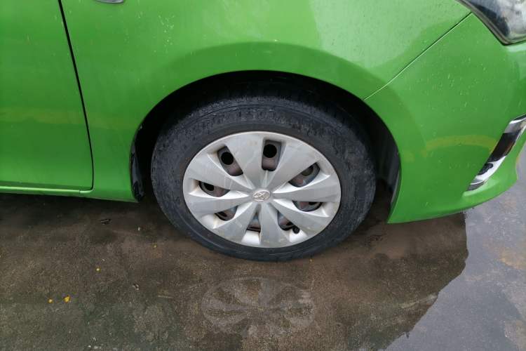 Used Toyota YARiS L Zhi Xuan 2015 1.5E Automatic Charm Edition Right Front Wheel Hub
