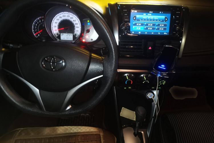 Used Toyota YARiS L Zhi Xuan 2015 1.5G Automatic Orange Limited Edition Center Console