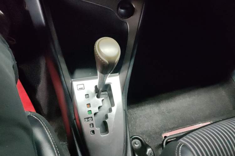 Used Toyota YARiS L Zhi Xuan 2015 1.5G Automatic Orange Limited Edition Gear Lever