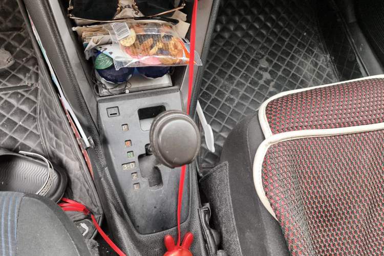 Used Toyota YARiS L Zhi Xuan 2015 1.5E Automatic Charm Edition Gear Lever