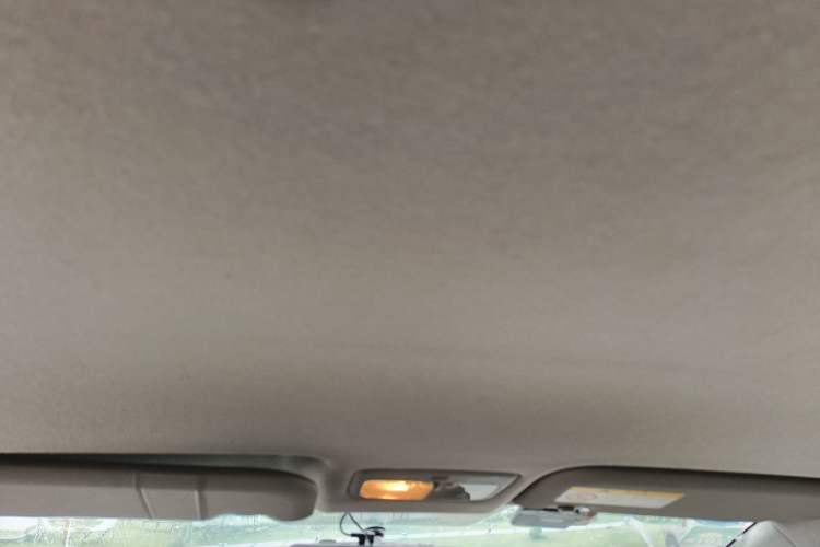 Used Toyota YARiS L Zhi Xuan 2015 1.5E Automatic Charm Edition Headliner