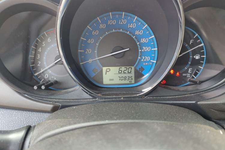 Used Toyota YARiS L Zhi Xuan 2015 1.5E Automatic Charm Edition Odometer Close Up