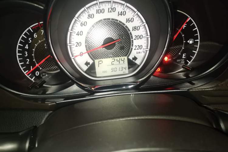 Used Toyota YARiS L Zhi Xuan 2015 1.5G Automatic Orange Limited Edition Odometer Close Up