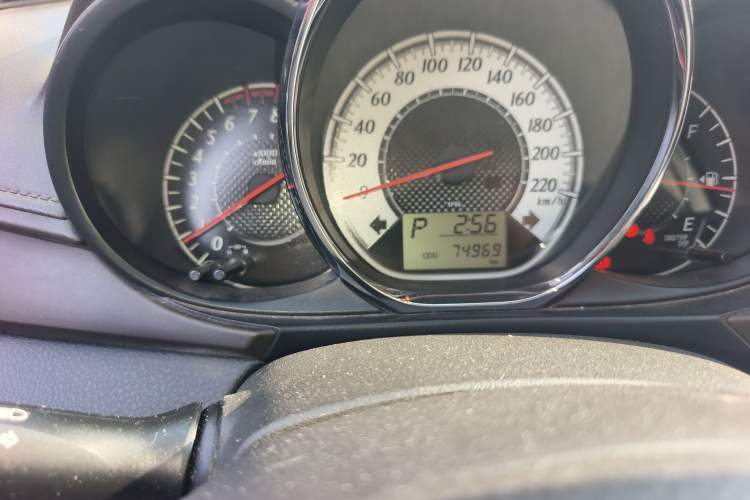Used Toyota YARiS L Zhi Xuan 2015 1.5G Automatic Orange Limited Edition Odometer Close Up