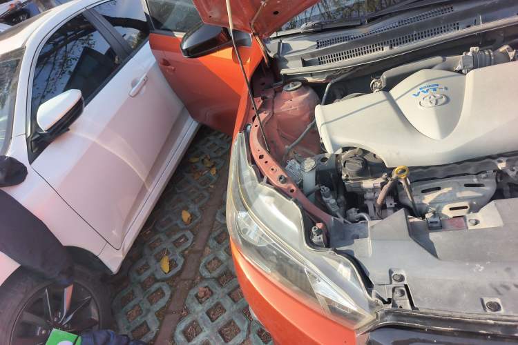 Used Toyota YARiS L Zhi Xuan 2015 1.5G Automatic Orange Limited Edition Right Front Headlight