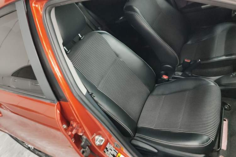 Used Toyota YARiS L Zhi Xuan 2015 1.5G Automatic Orange Limited Edition Right Front Seat
