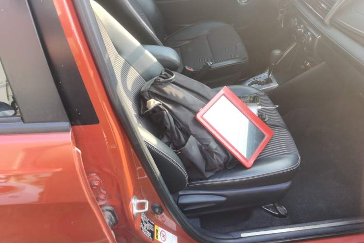 Used Toyota YARiS L Zhi Xuan 2015 1.5G Automatic Orange Limited Edition Right Front Seat