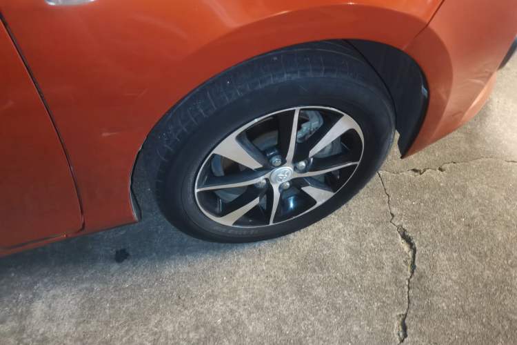 Used Toyota YARiS L Zhi Xuan 2015 1.5G Automatic Orange Limited Edition Right Front Wheel Hub