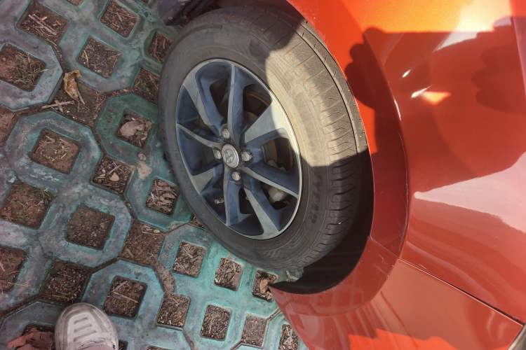 Used Toyota YARiS L Zhi Xuan 2015 1.5G Automatic Orange Limited Edition Right Front Wheel Hub
