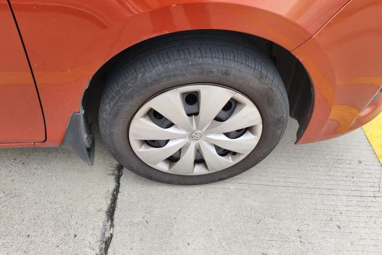 Used Toyota YARiS L Zhi Xuan 2015 1.5E Automatic Charm Edition Right Front Wheel Hub
