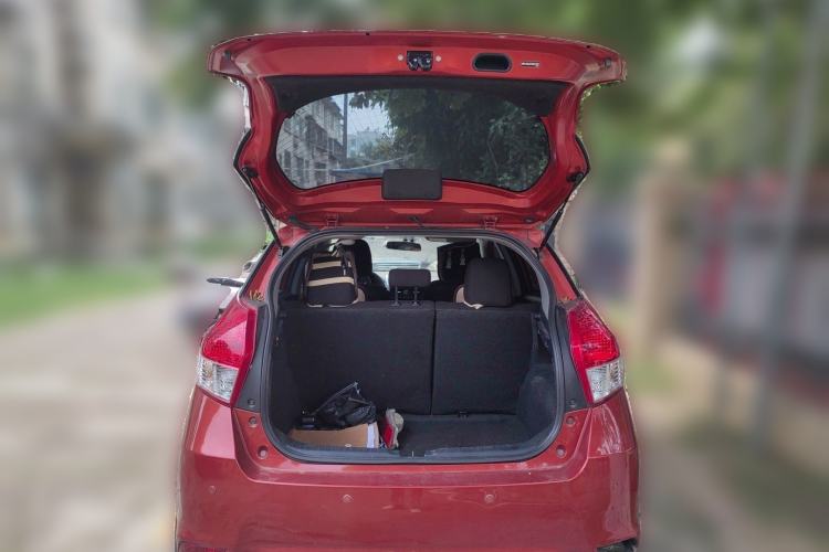 Used Toyota YARiS L Zhi Xuan 2015 1.5E Automatic Charm Edition Trunk