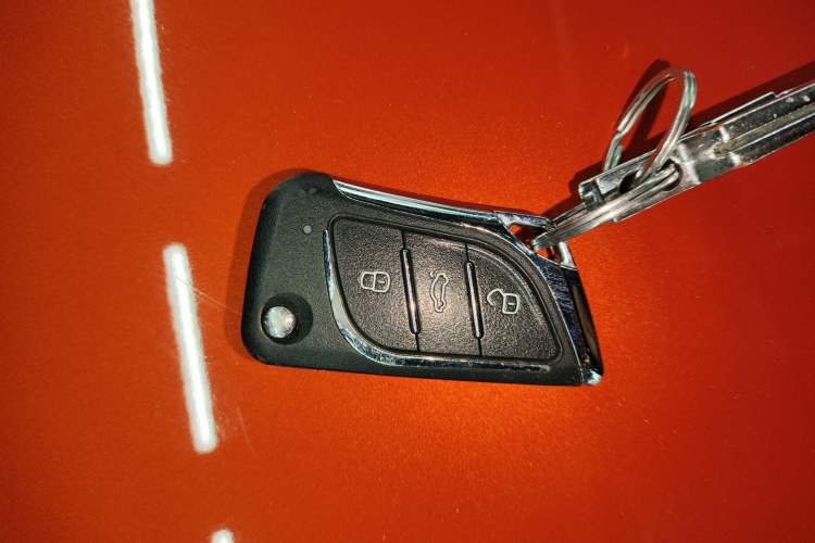 Used Toyota YARiS L Zhi Xuan 2015 1.5G Automatic Orange Limited Edition Vehicle Key