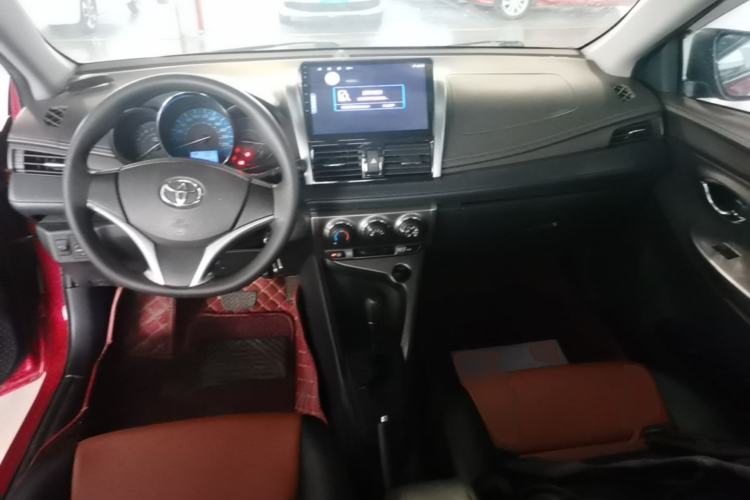 Used Toyota YARiS L Zhi Xuan 2015 1.5E Automatic Charm Edition Center Console