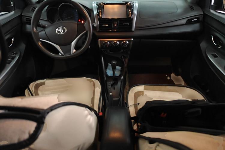 Used Toyota YARiS L Zhi Xuan 2015 1.5E Automatic Charm Edition Center Console