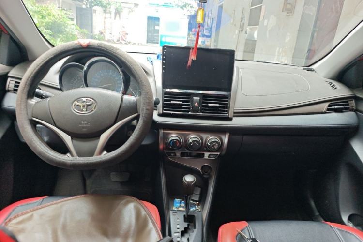 Used Toyota YARiS L Zhi Xuan 2015 1.5E Automatic Charm Edition Center Console