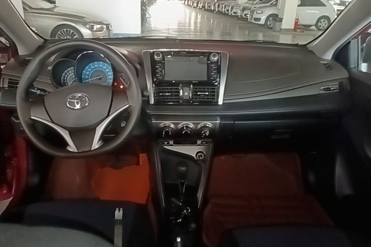 Used Toyota YARiS L Zhi Xuan 2015 1.5E Automatic Charm Edition Center Console