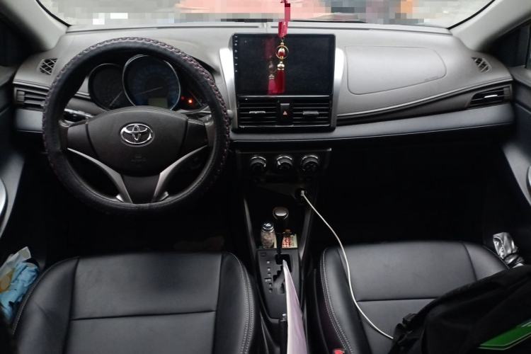 Used Toyota YARiS L Zhi Xuan 2015 1.5E Automatic Charm Edition Center Console