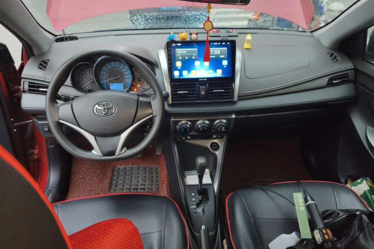 Used Toyota YARiS L Zhi Xuan 2015 1.5E Automatic Charm Edition Center Console