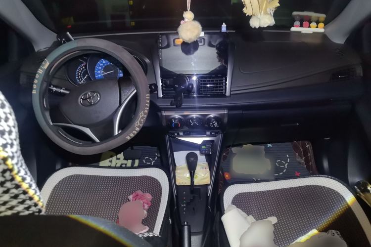 Used Toyota YARiS L Zhi Xuan 2015 1.5E Automatic Charm Edition Center Console
