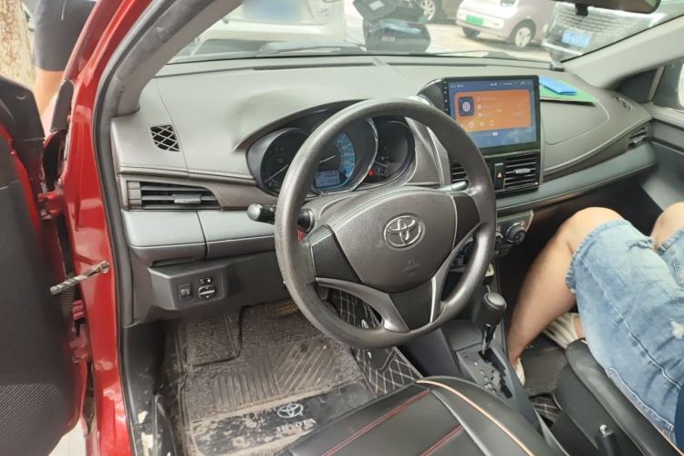 Used Toyota YARiS L Zhi Xuan 2015 1.5E Automatic Charm Edition Center Console