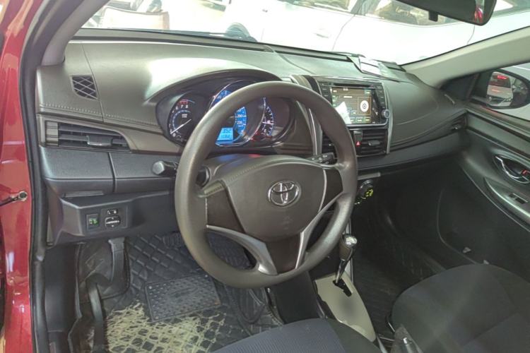 Used Toyota YARiS L Zhi Xuan 2015 1.5E Automatic Charm Edition Center Console