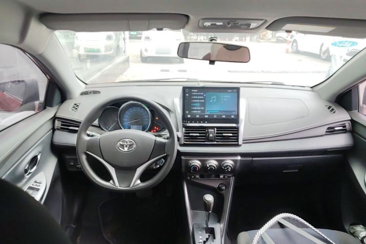 Used Toyota YARiS L Zhi Xuan 2015 1.5E Automatic Charm Edition Center Console