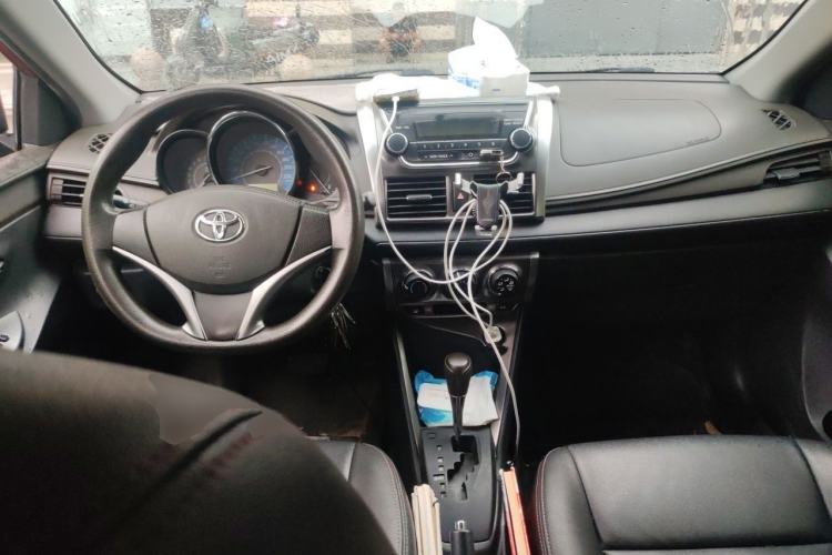 Used Toyota YARiS L Zhi Xuan 2015 1.5E Automatic Charm Edition Center Console