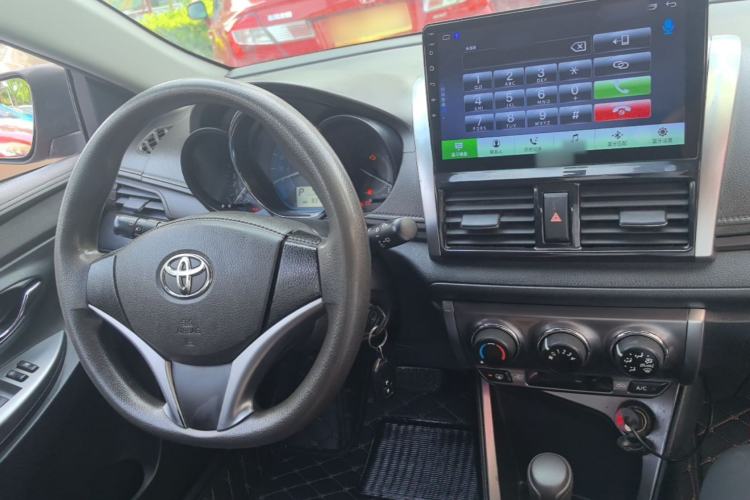 Used Toyota YARiS L Zhi Xuan 2015 1.5E Automatic Charm Edition Center Console