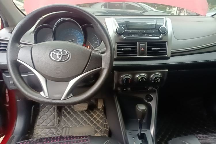 Used Toyota YARiS L Zhi Xuan 2015 1.5E Automatic Charm Edition Center Console
