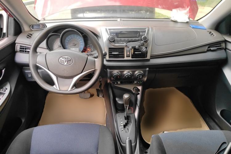 Used Toyota YARiS L Zhi Xuan 2015 1.5E Automatic Charm Edition Center Console