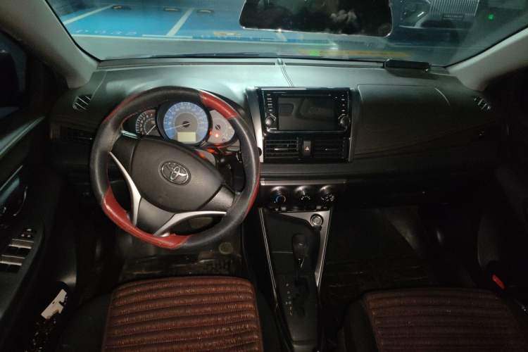 Used Toyota YARiS L Zhi Xuan 2015 1.5E Automatic Charm Edition Center Console
