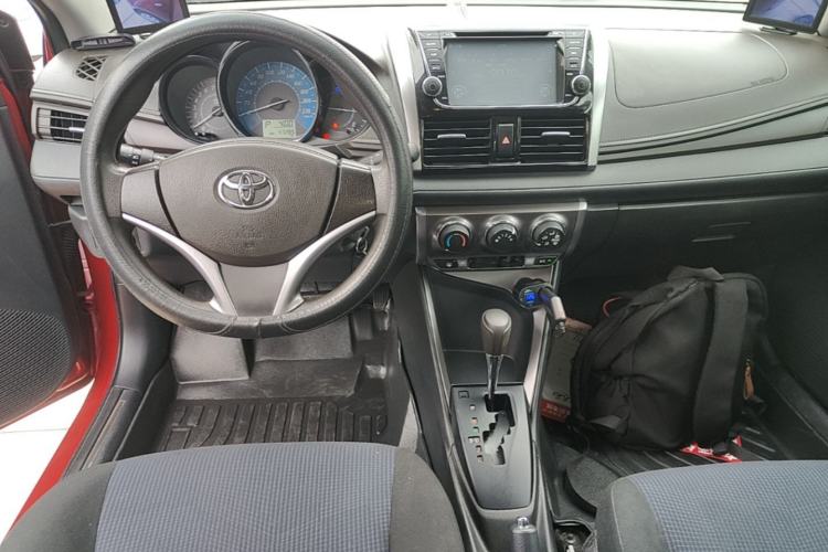 Used Toyota YARiS L Zhi Xuan 2015 1.5E Automatic Charm Edition Center Console