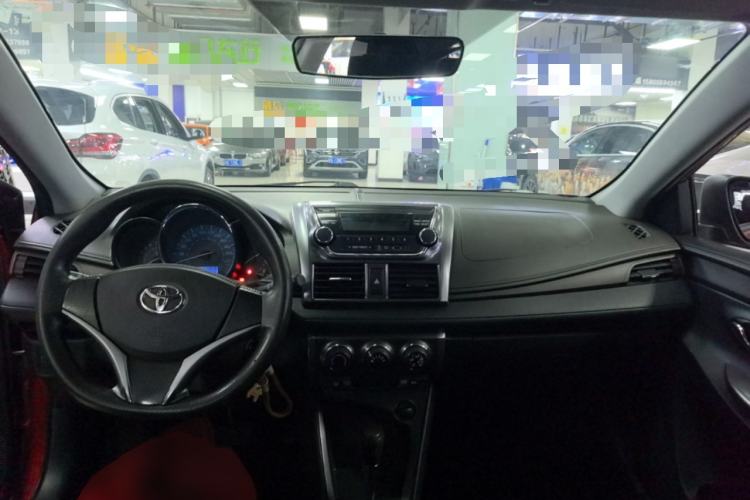 Used Toyota YARiS L Zhi Xuan 2015 1.5E Automatic Charm Edition Center Console