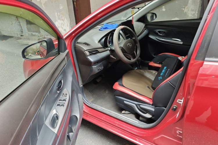 Used Toyota YARiS L Zhi Xuan 2015 1.5E Automatic Charm Edition Driver Seat
