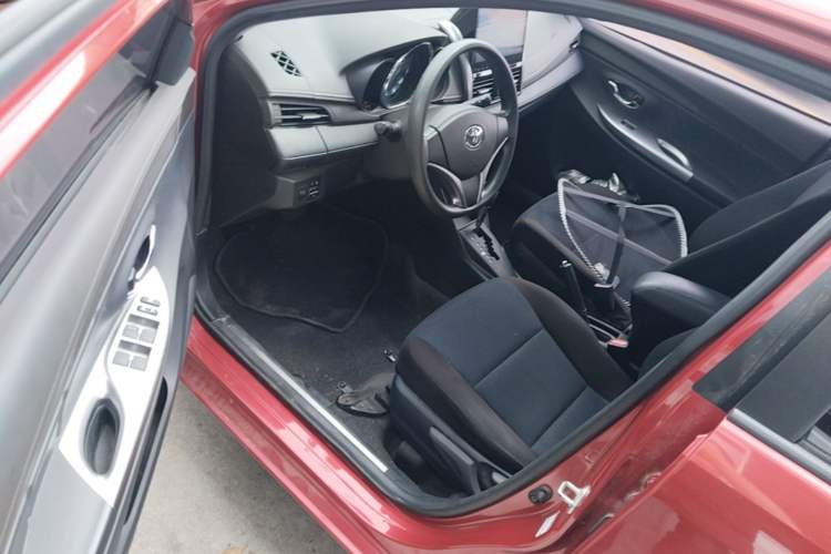 Used Toyota YARiS L Zhi Xuan 2015 1.5E Automatic Charm Edition Driver Seat