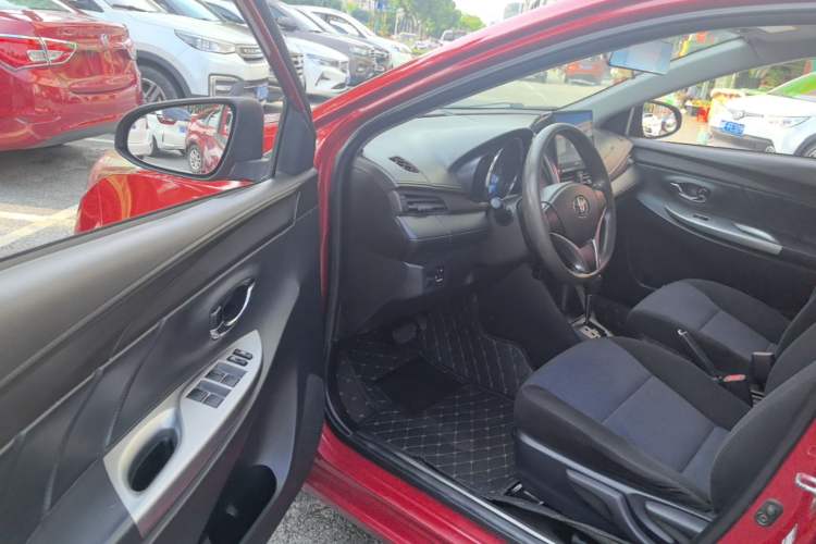 Used Toyota YARiS L Zhi Xuan 2015 1.5E Automatic Charm Edition Driver Seat