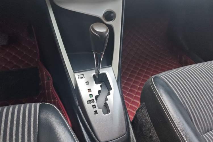 Used Toyota YARiS L Zhi Xuan 2015 1.5G Automatic Xuan Dong Sunroof Special Edition Gear Lever