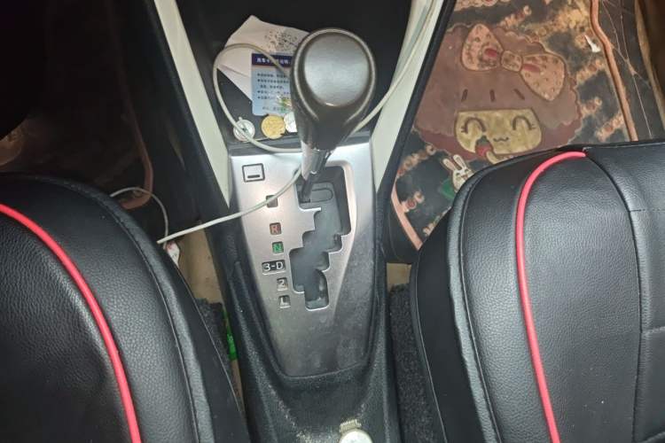 Used Toyota YARiS L Zhi Xuan 2015 1.5G Automatic Xuan Dong Sunroof Special Edition Gear Lever