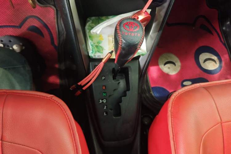 Used Toyota YARiS L Zhi Xuan 2015 1.5E Automatic Charm Edition Gear Lever