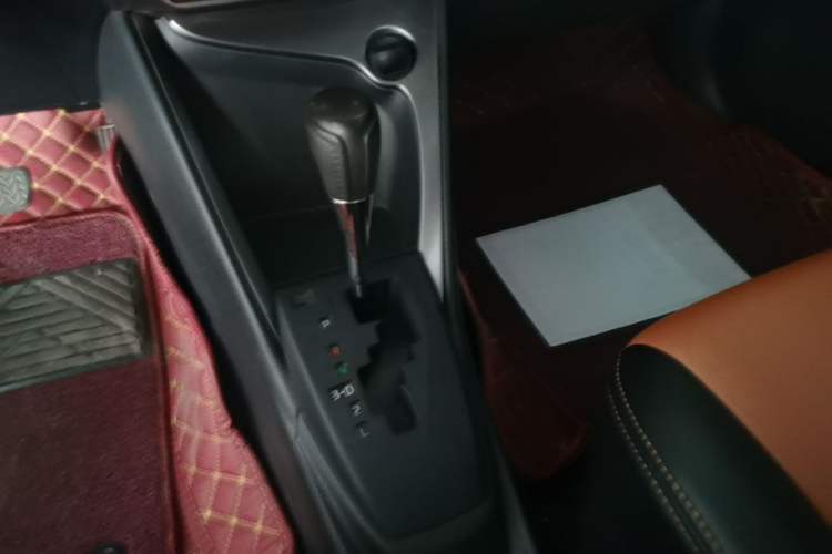 Used Toyota YARiS L Zhi Xuan 2015 1.5E Automatic Charm Edition Gear Lever