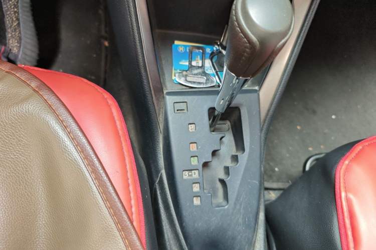 Used Toyota YARiS L Zhi Xuan 2015 1.5E Automatic Charm Edition Gear Lever