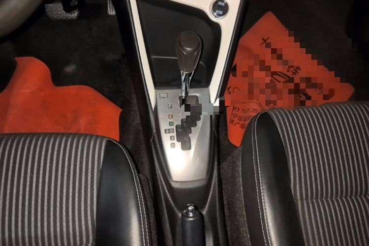 Used Toyota YARiS L Zhi Xuan 2015 1.5G Automatic Xuan Dong Sunroof Special Edition Gear Lever
