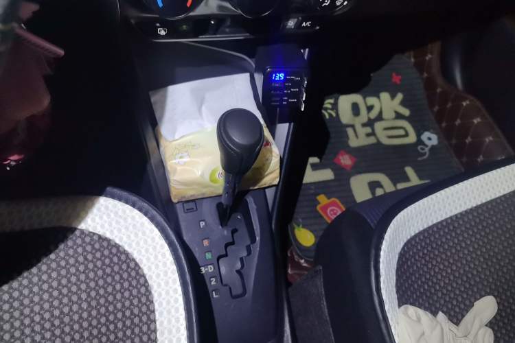 Used Toyota YARiS L Zhi Xuan 2015 1.5E Automatic Charm Edition Gear Lever