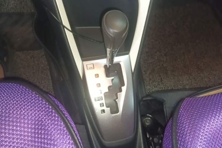 Used Toyota YARiS L Zhi Xuan 2015 1.5G Automatic Xuan Dong Sunroof Special Edition Gear Lever