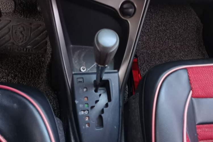 Used Toyota YARiS L Zhi Xuan 2015 1.5E Automatic Charm Edition Gear Lever