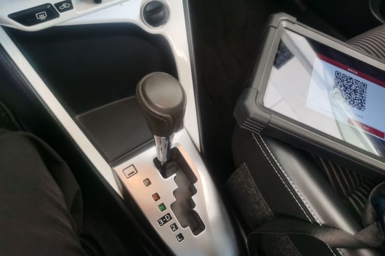 Used Toyota YARiS L Zhi Xuan 2015 1.5G Automatic Xuan Dong Sunroof Special Edition Gear Lever