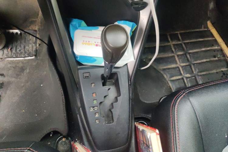 Used Toyota YARiS L Zhi Xuan 2015 1.5E Automatic Charm Edition Gear Lever