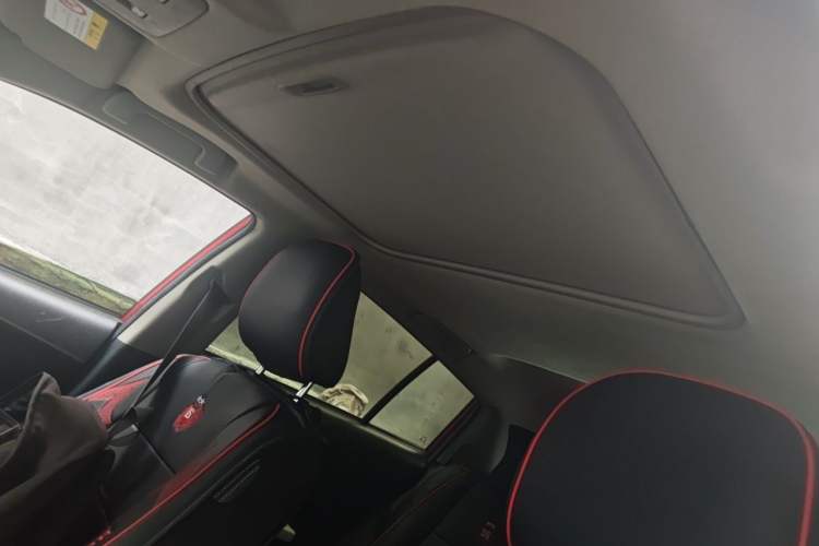 Used Toyota YARiS L Zhi Xuan 2015 1.5G Automatic Xuan Dong Sunroof Special Edition Headliner